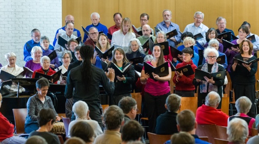 Photo of the Chalice Singers and Glen Thomas